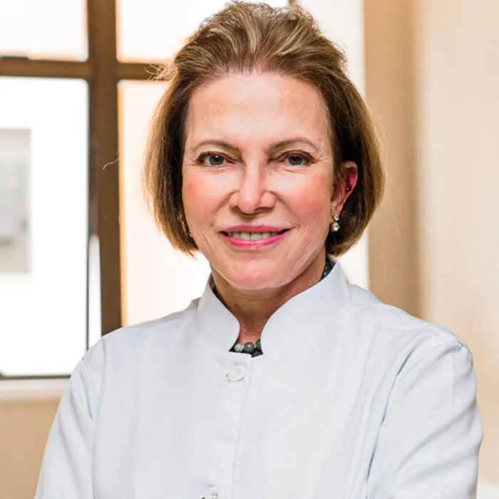 Dra. Cristina Mansur - Dermatologista